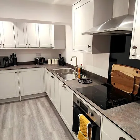 Carvetii - Anne House 5 - Superking Bedroom En-suite Apartment *